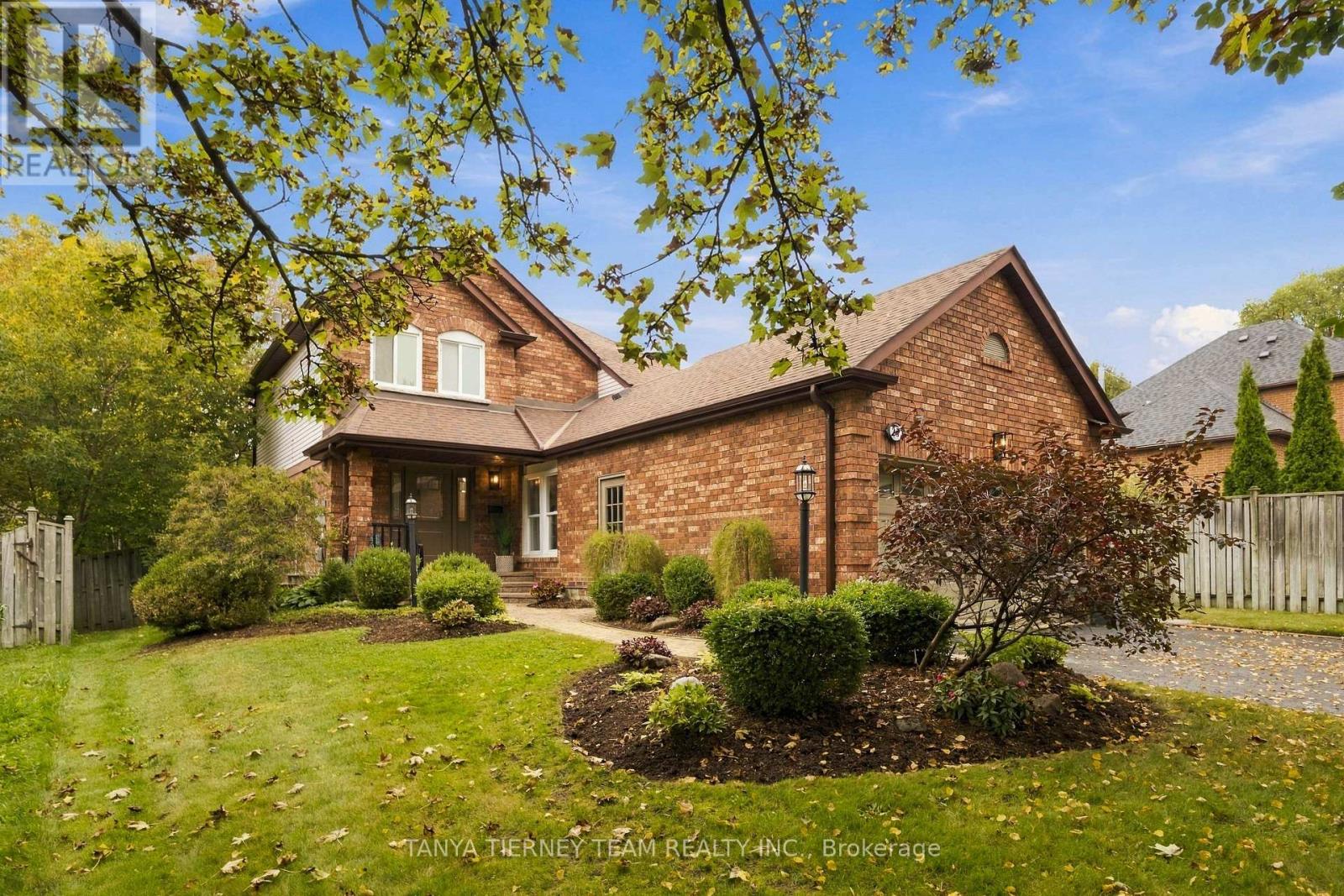 25 Coulton Court, Whitby, Ontario  L1N 7A9 - Photo 4 - E14032310