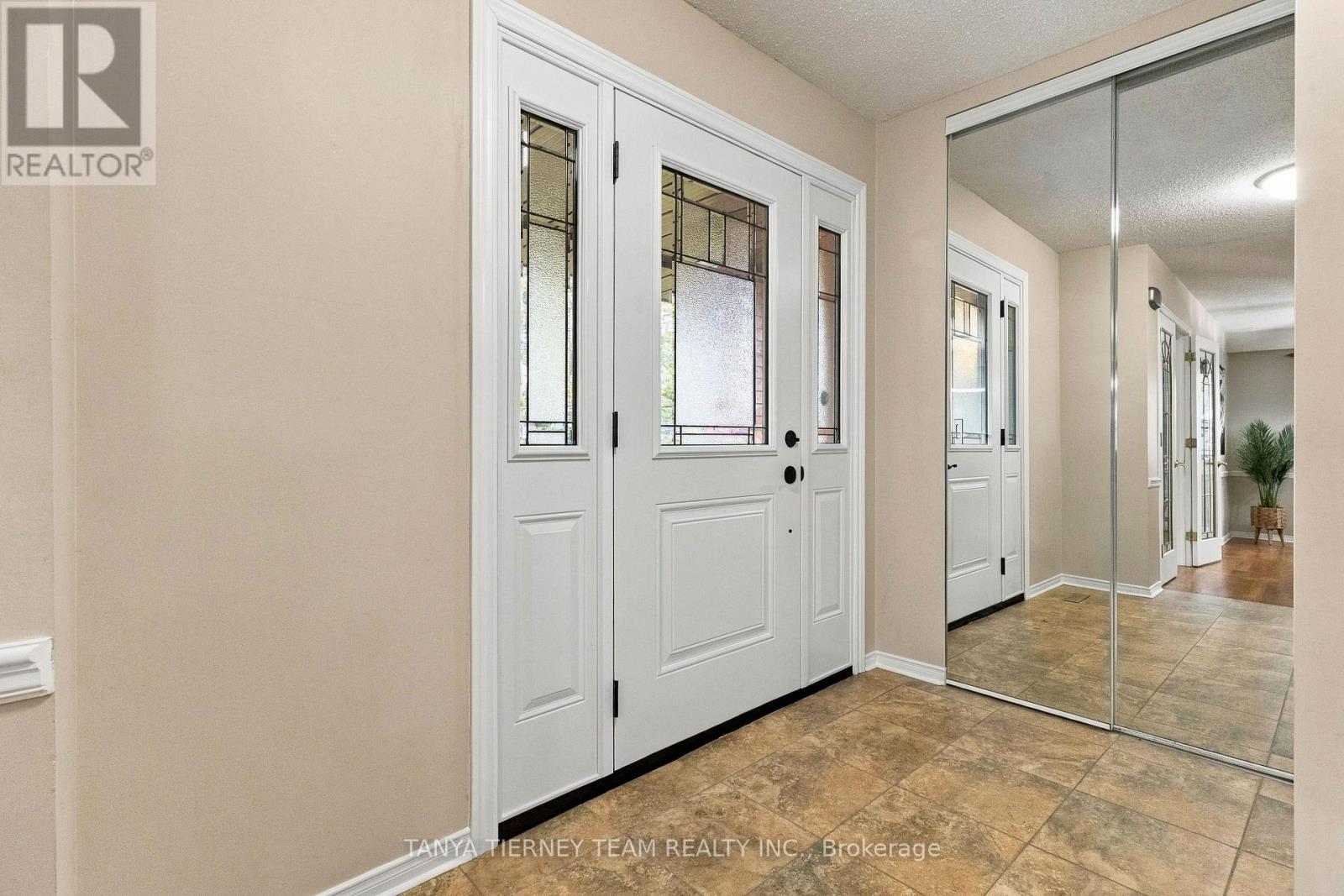 25 Coulton Court, Whitby, Ontario  L1N 7A9 - Photo 6 - E14032310