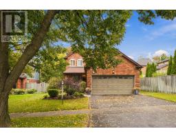 25 COULTON COURT, Whitby, Ontario