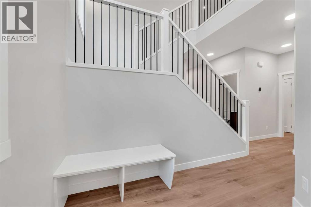 27 Creekside Rise Sw, Calgary, Alberta  T2X 5V9 - Photo 3 - A2338861