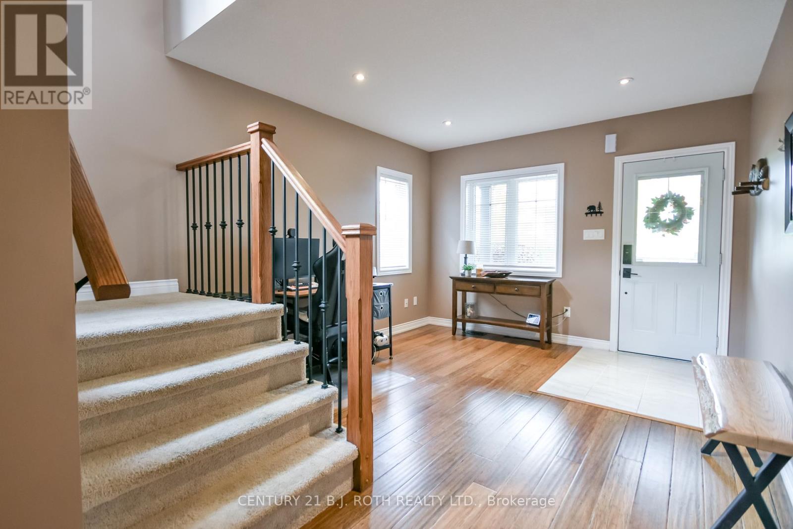114 Stonemount Crescent, Essa, Ontario  L0M 1B4 - Photo 3 - N14032160