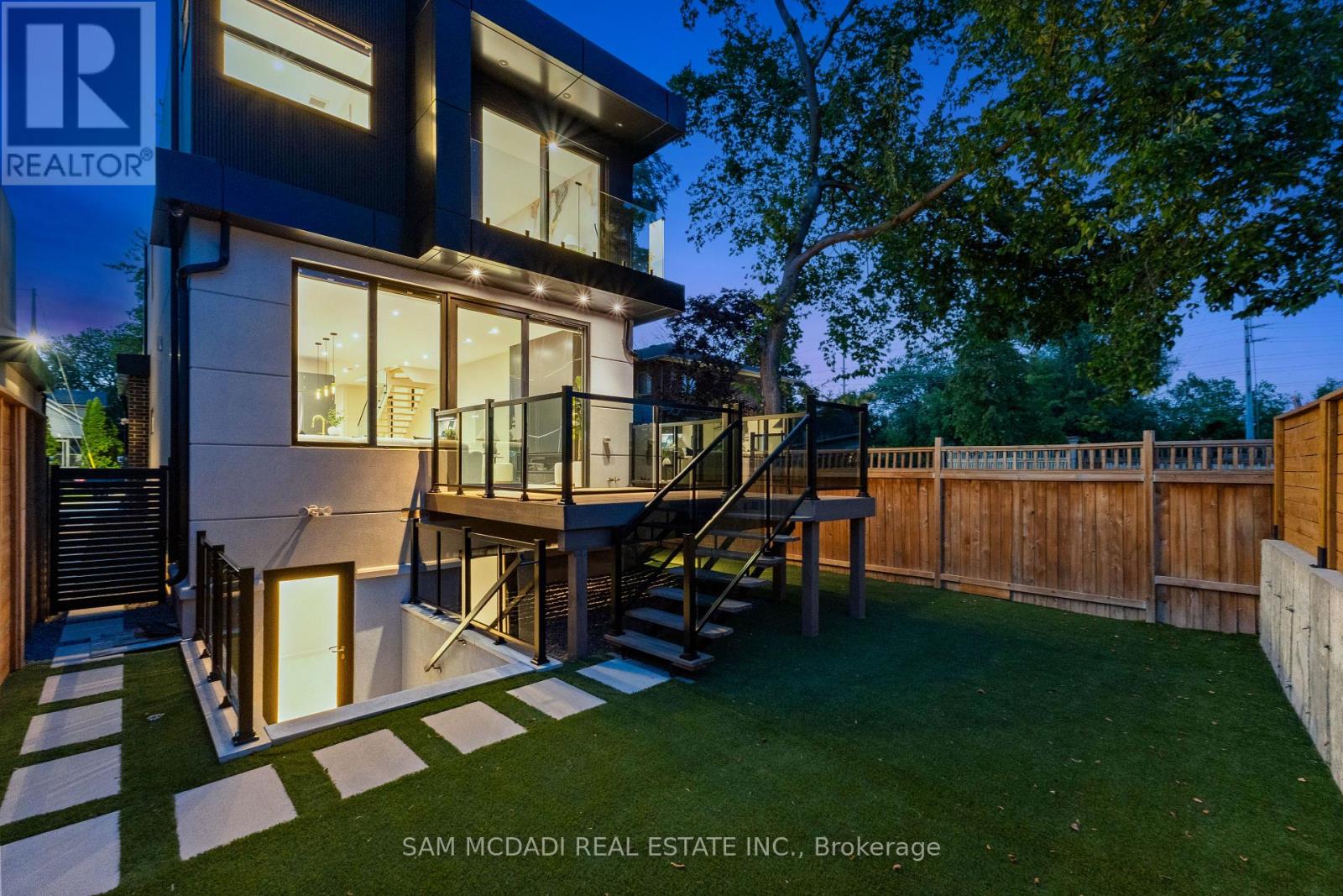 1090 Ella Avenue, Mississauga, Ontario  L5E 1H5 - Photo 42 - W14032242