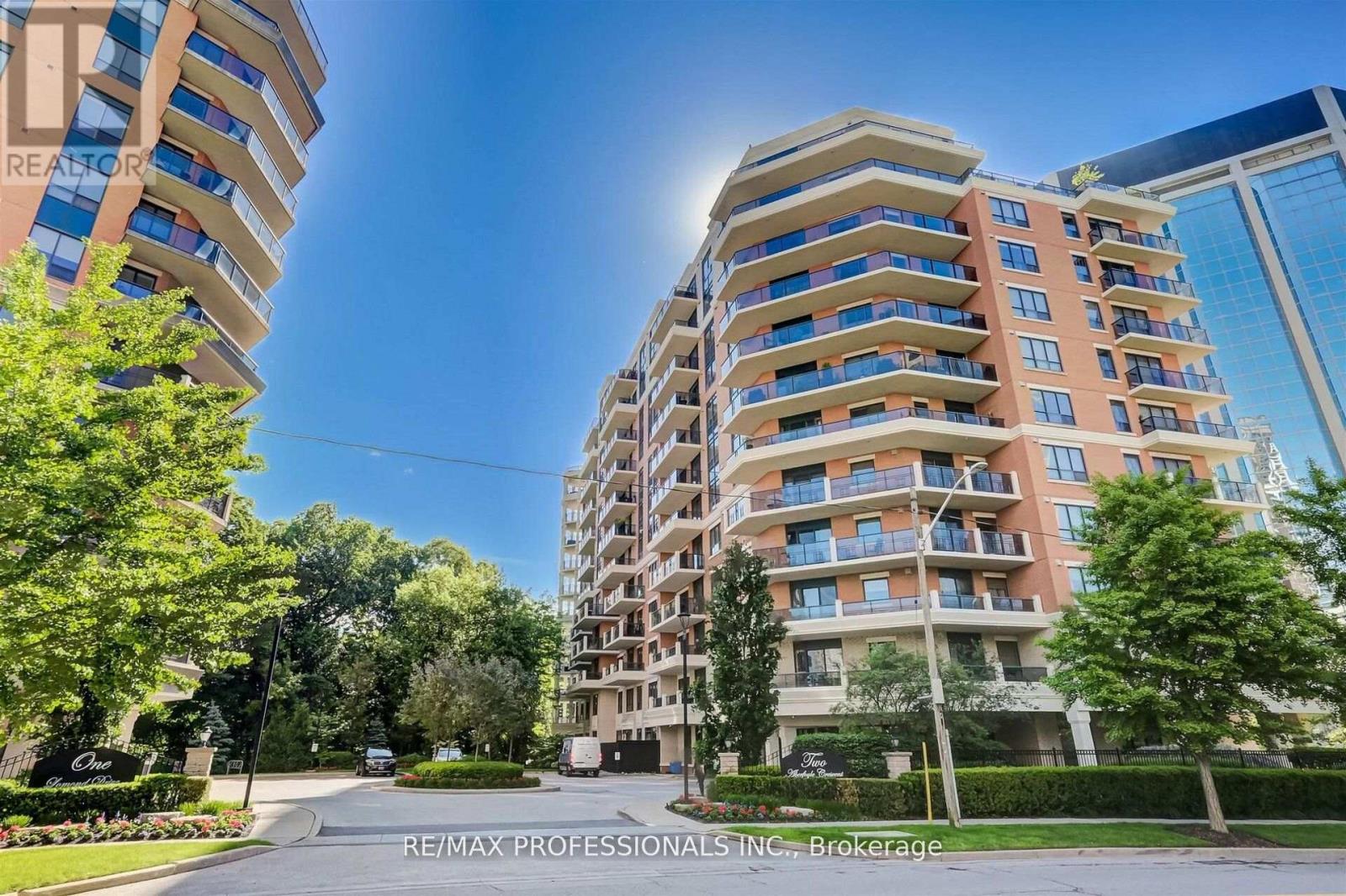 901 - 2 Aberfoyle Crescent N, Toronto, Ontario  M8X 2Z8 - Photo 2 - W14032264