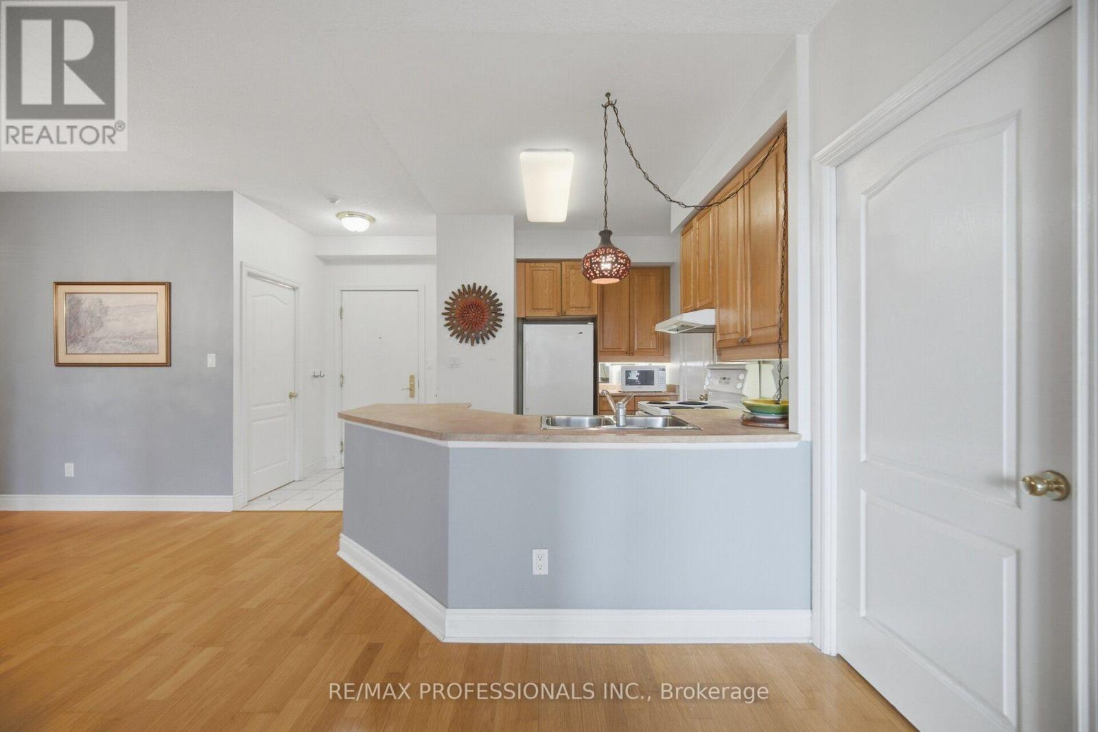 901 - 2 Aberfoyle Crescent N, Toronto, Ontario  M8X 2Z8 - Photo 7 - W14032264
