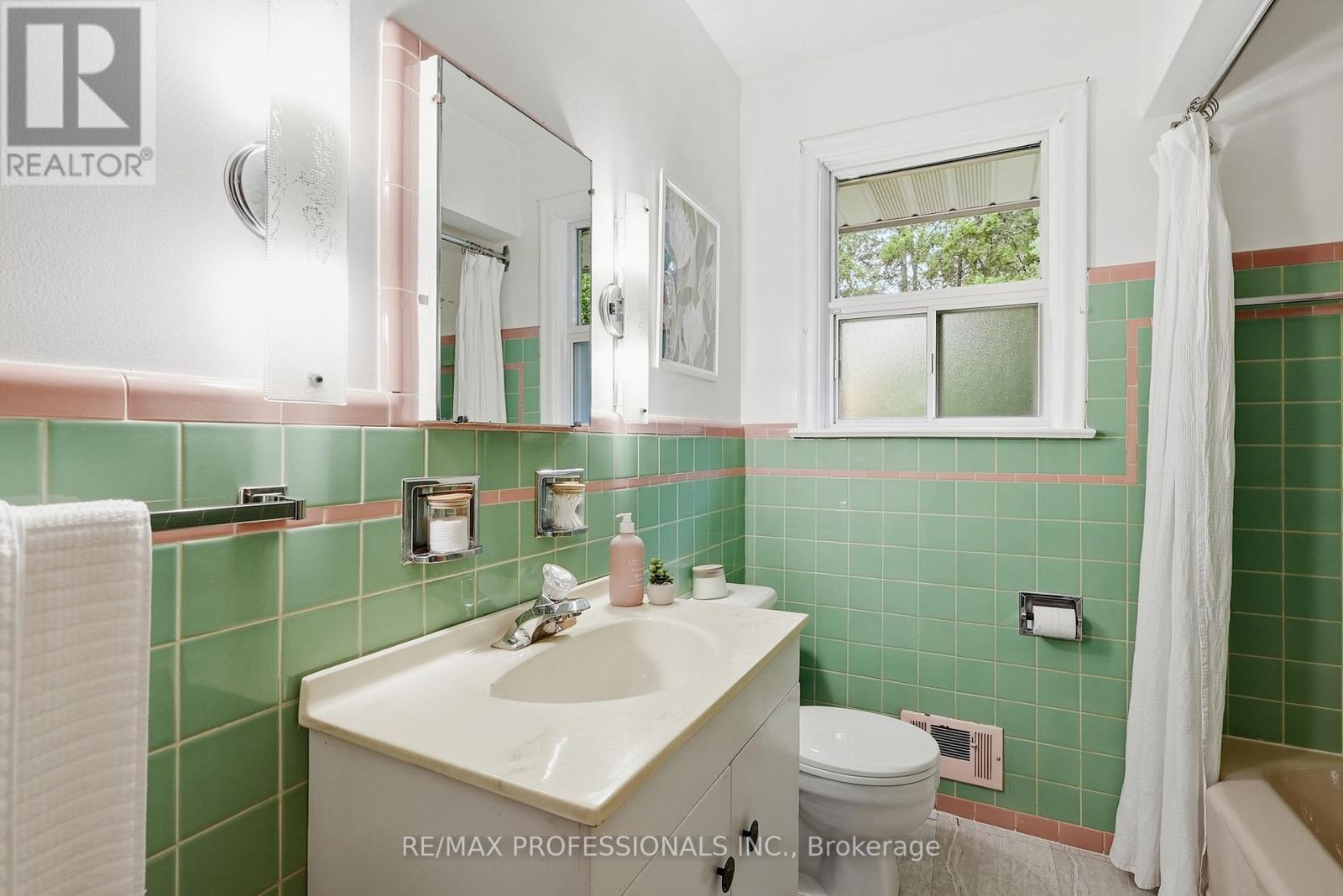 45 Fernalroy Boulevard, Toronto, Ontario  M8Z 3W2 - Photo 26 - W14032276