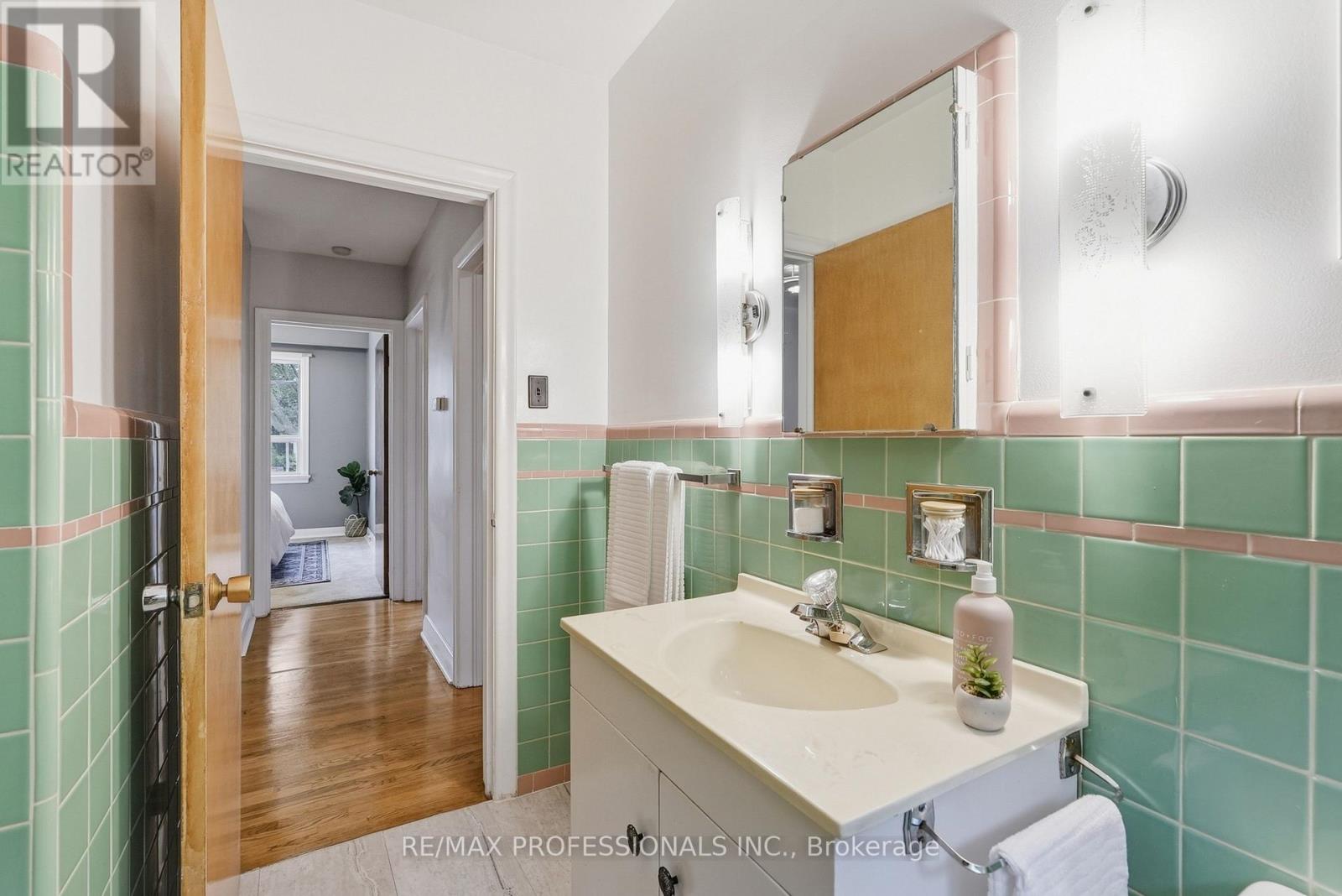 45 Fernalroy Boulevard, Toronto, Ontario  M8Z 3W2 - Photo 27 - W14032276