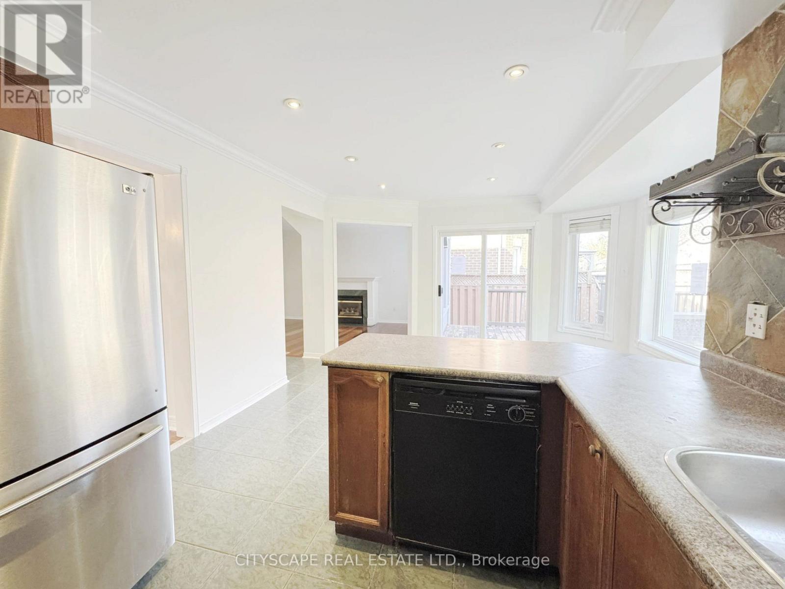 5615 Whitehorn Avenue, Mississauga, Ontario  L5V 2B1 - Photo 10 - W14032288
