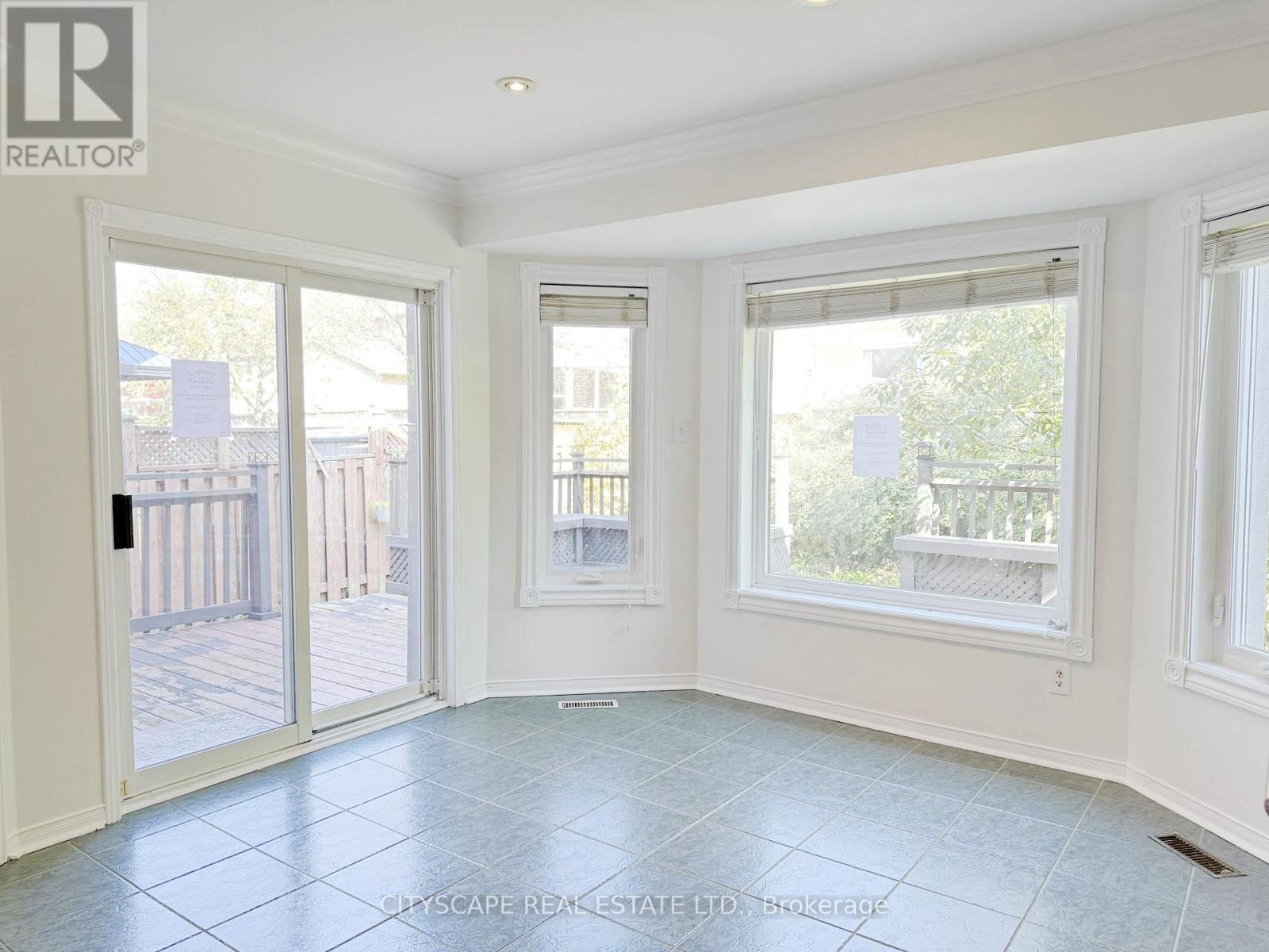 5615 Whitehorn Avenue, Mississauga, Ontario  L5V 2B1 - Photo 13 - W14032288