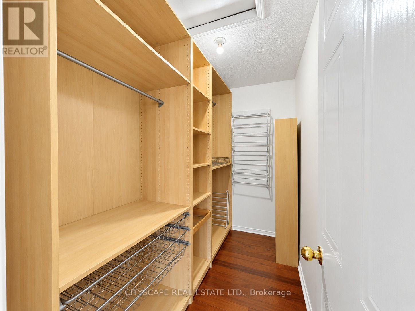 5615 Whitehorn Avenue, Mississauga, Ontario  L5V 2B1 - Photo 22 - W14032288