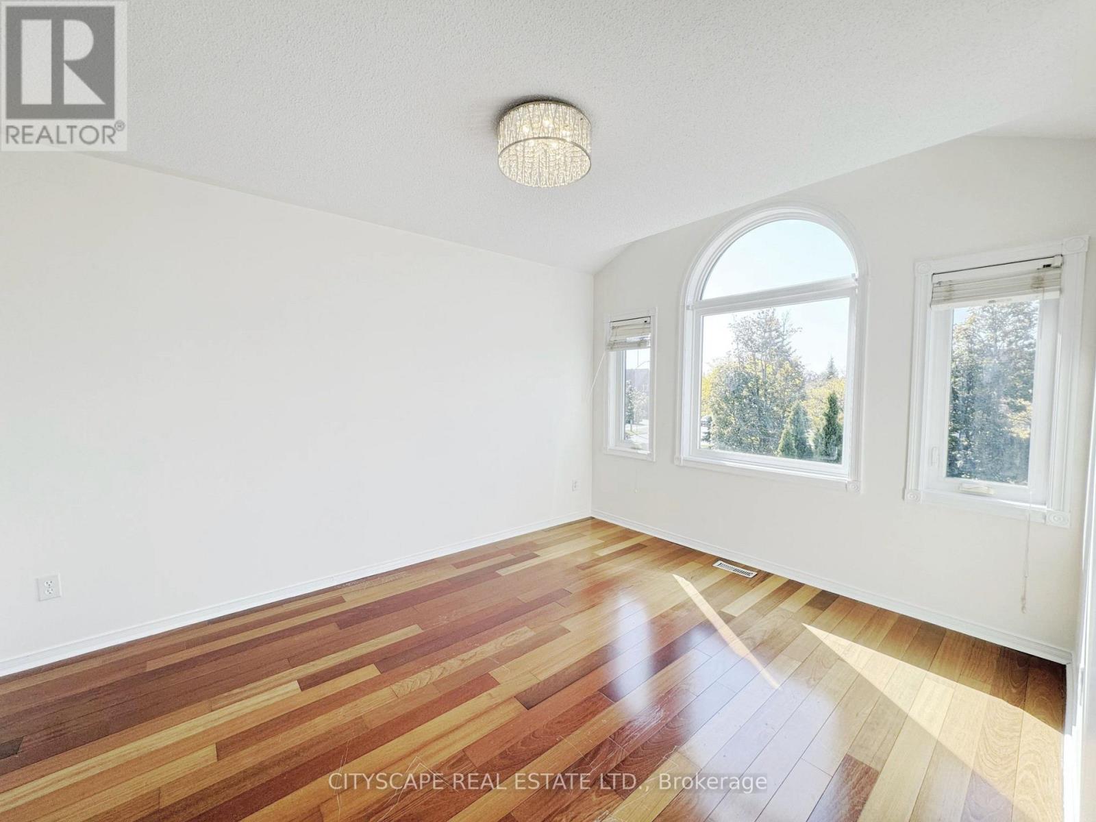 5615 Whitehorn Avenue, Mississauga, Ontario  L5V 2B1 - Photo 25 - W14032288