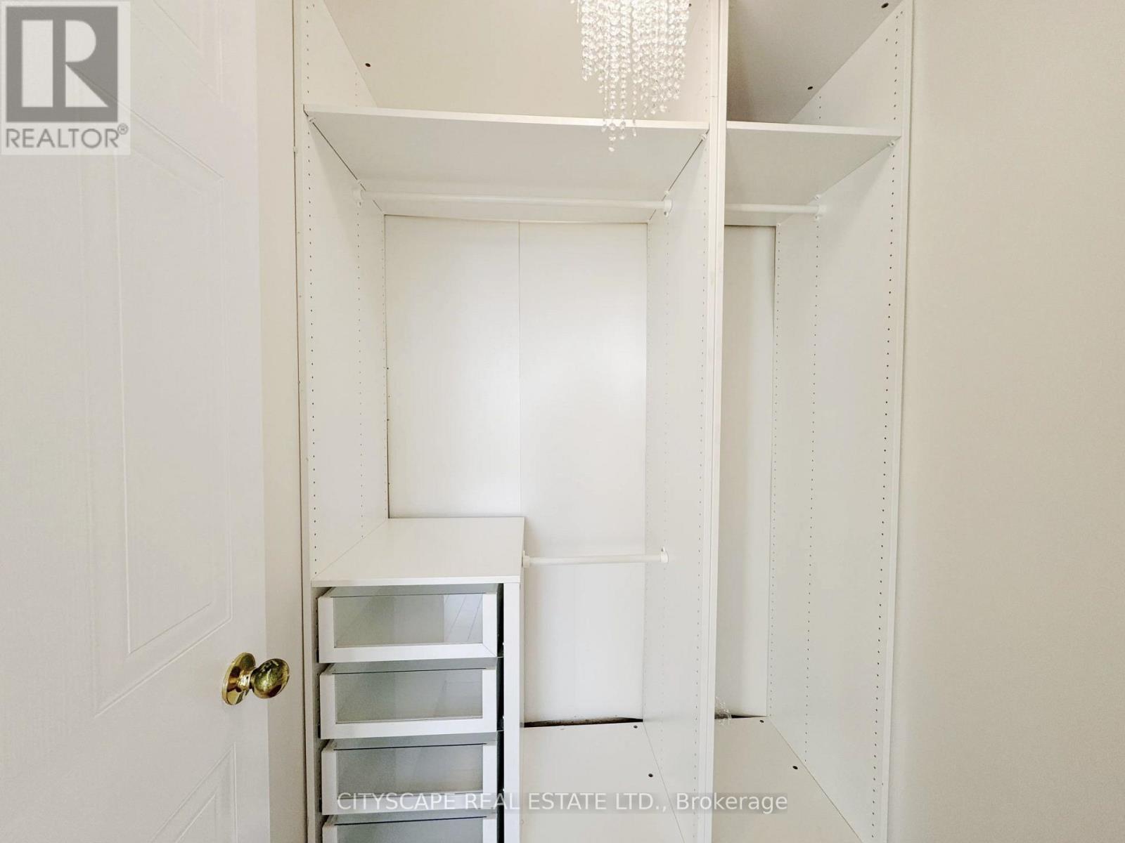 5615 Whitehorn Avenue, Mississauga, Ontario  L5V 2B1 - Photo 27 - W14032288