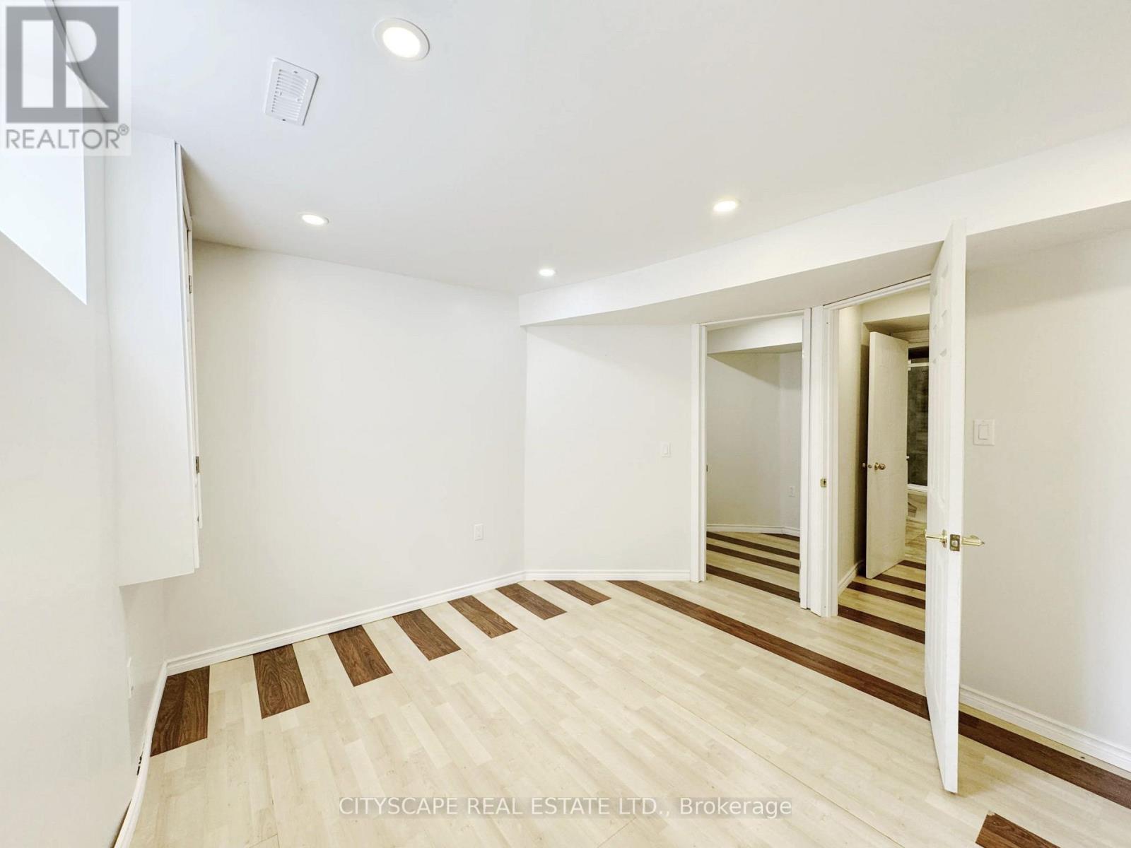 5615 Whitehorn Avenue, Mississauga, Ontario  L5V 2B1 - Photo 33 - W14032288