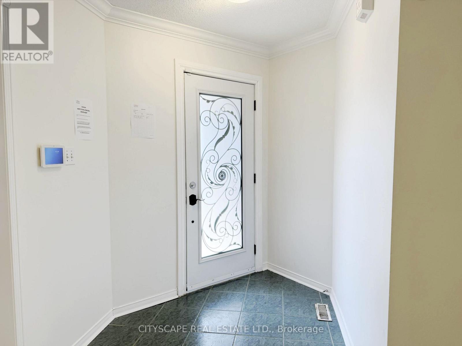 5615 Whitehorn Avenue, Mississauga, Ontario  L5V 2B1 - Photo 5 - W14032288