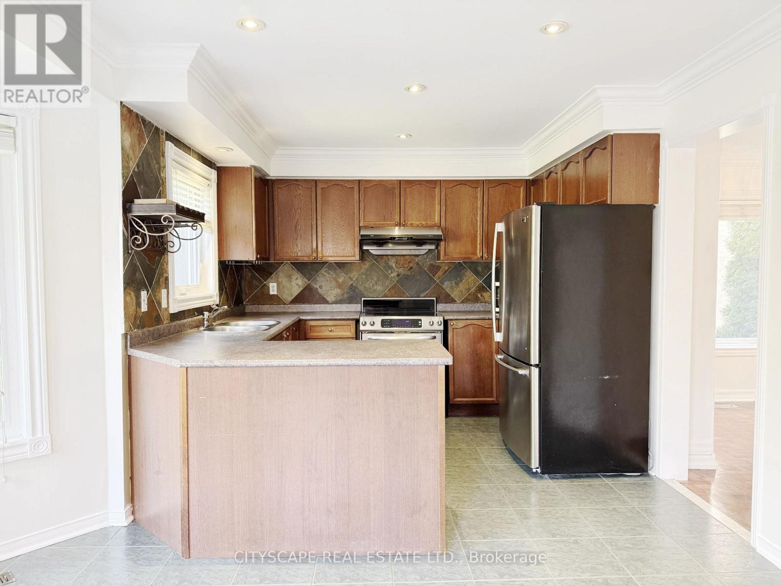 5615 Whitehorn Avenue, Mississauga, Ontario  L5V 2B1 - Photo 8 - W14032288