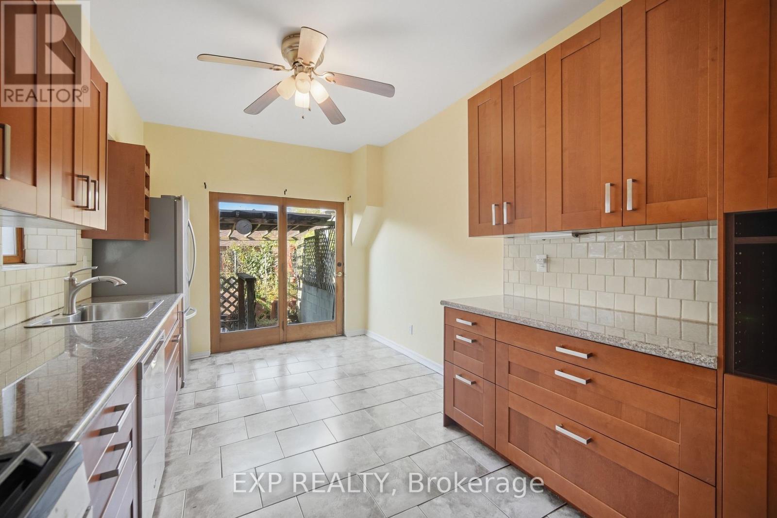 64 Symington Avenue, Toronto, Ontario  M6P 3W1 - Photo 14 - W14032316