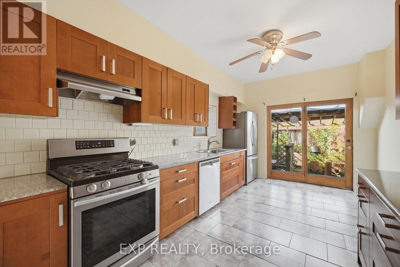 64 Symington Avenue, Toronto, Ontario  M6P 3W1 - Photo 16 - W14032316