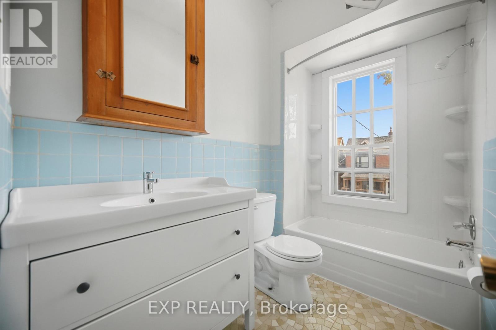 64 Symington Avenue, Toronto, Ontario  M6P 3W1 - Photo 26 - W14032316