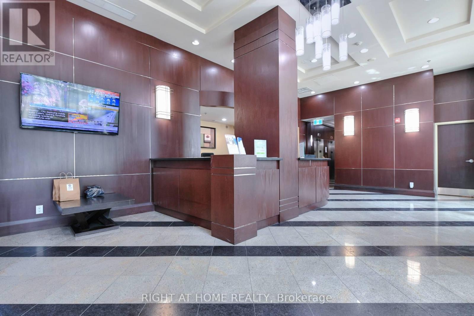 2005 - 208 Enfield Place, Mississauga, Ontario  L5B 0G8 - Photo 2 - W14032320