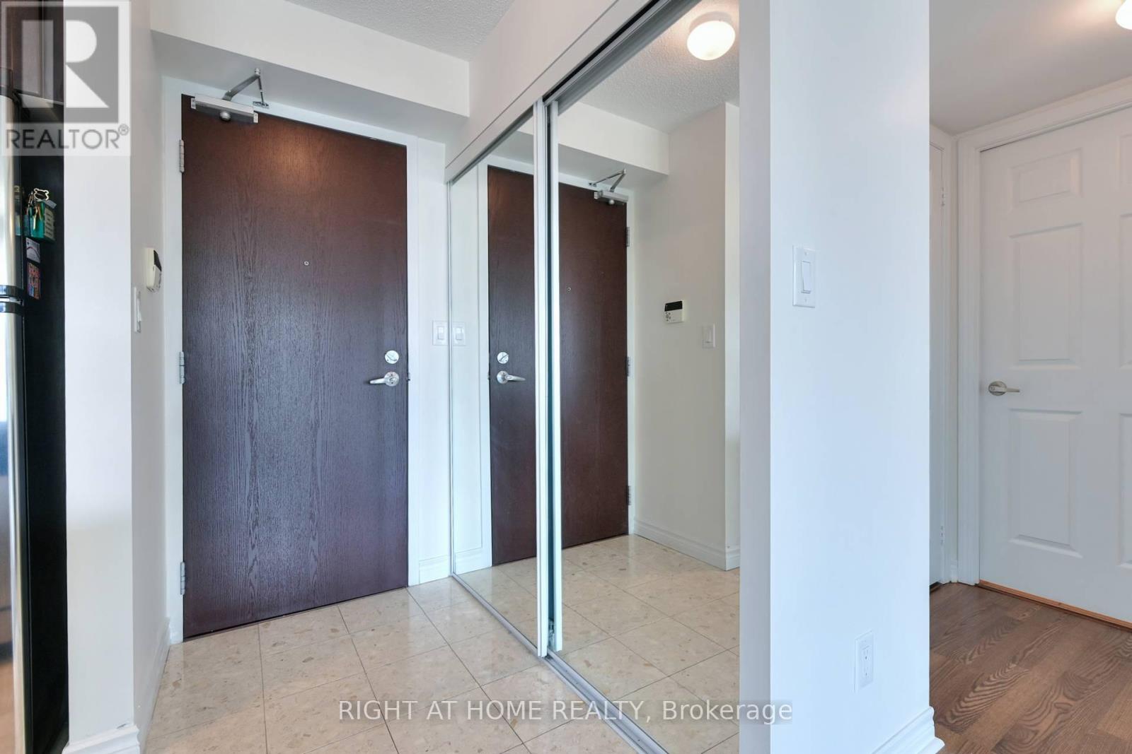 2005 - 208 Enfield Place, Mississauga, Ontario  L5B 0G8 - Photo 3 - W14032320