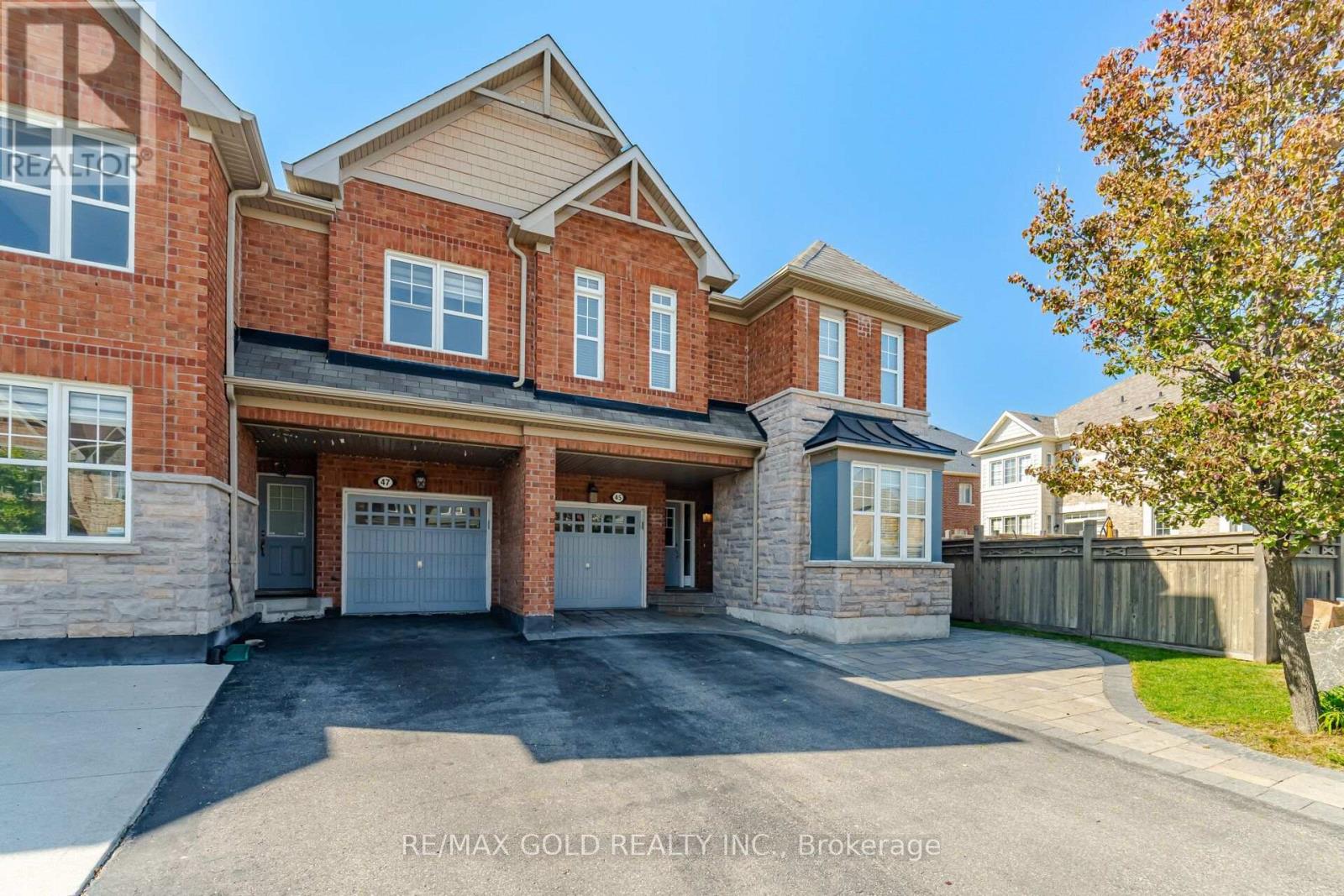 45 Biddens Square, Brampton, Ontario  L6P 3P9 - Photo 2 - W14032448
