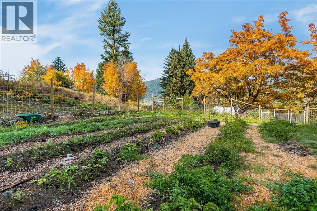 3051 Fofonow Road, Nelson, British Columbia  V1L 6Y5 - Photo 37 - 10403260