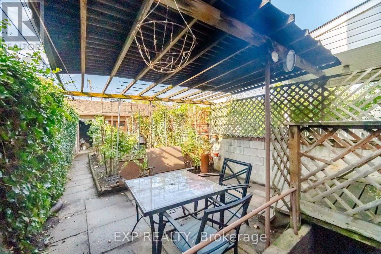64 Symington Avenue, Toronto, Ontario  M6P 3W1 - Photo 40 - W14032316