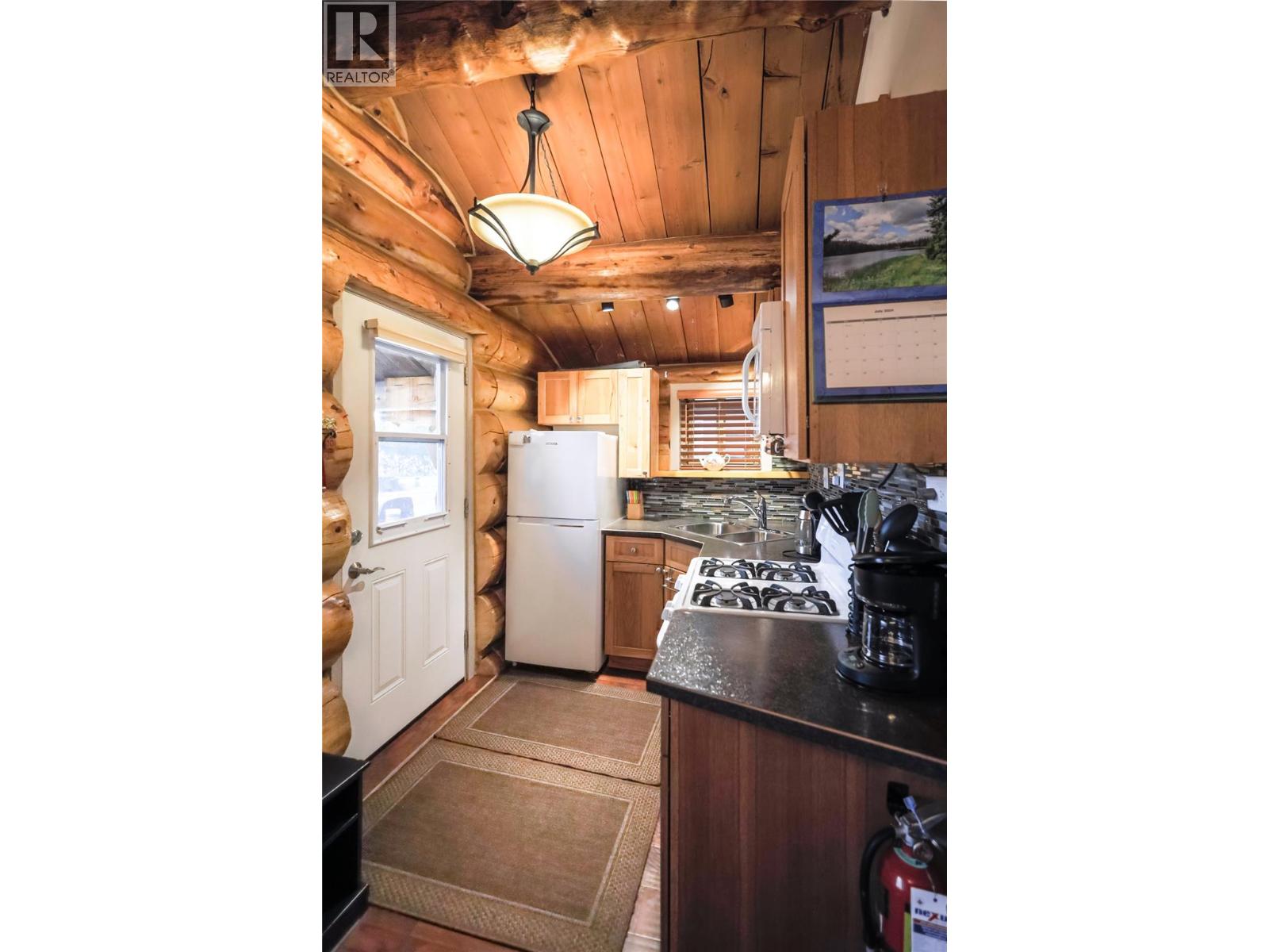 Cabin 10 Hatheume Lake Lodge