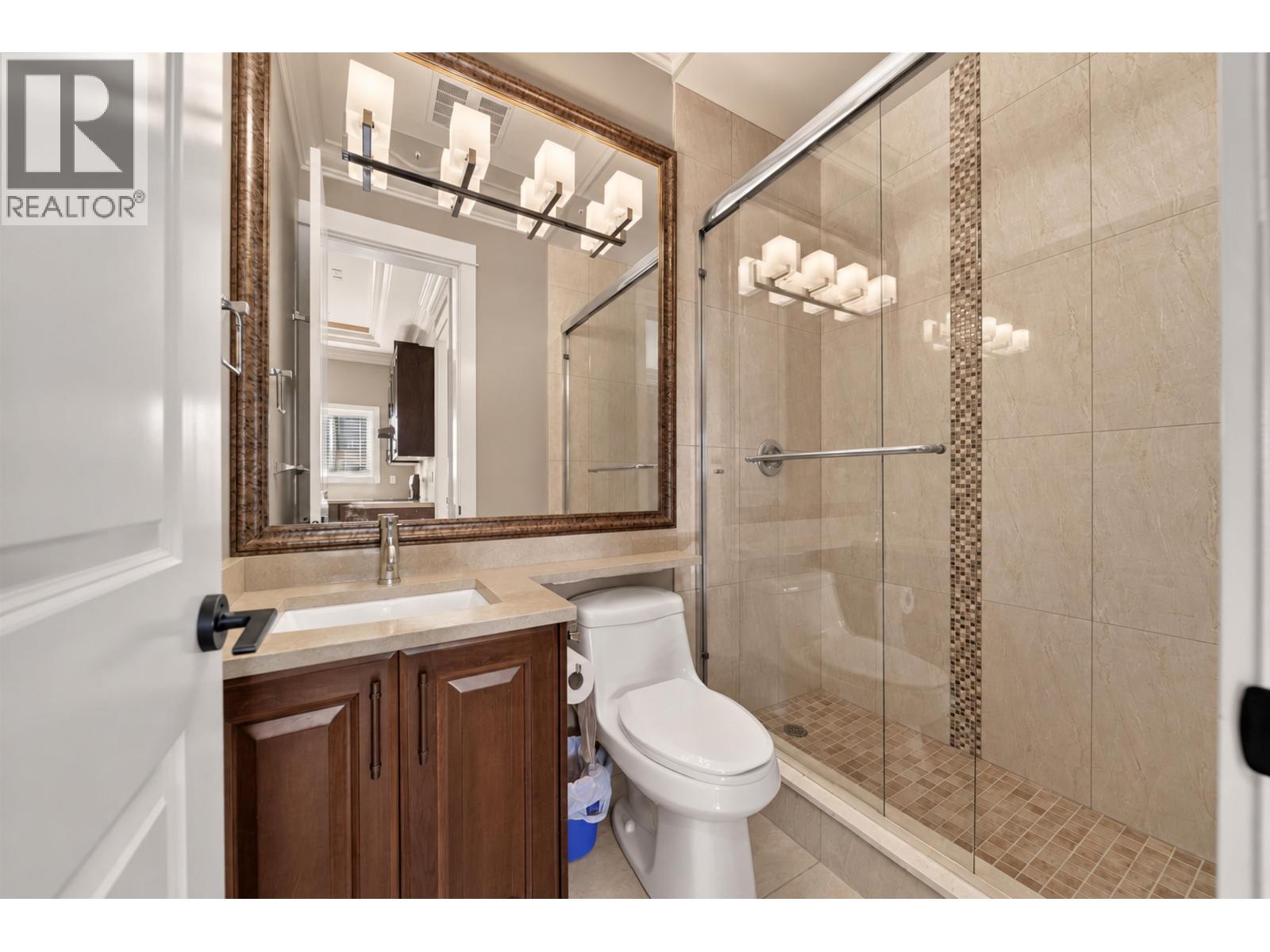 6211 Bellflower Drive, Richmond, British Columbia  V7C 2H7 - Photo 31 - R3174785