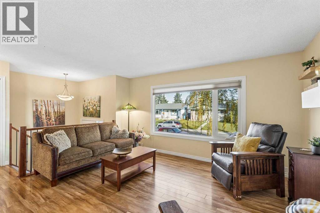 103 Dovercrest Way Se, Calgary, Alberta  T2B 2L8 - Photo 12 - A2348959