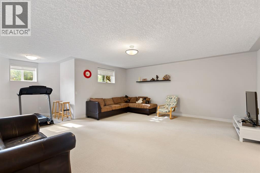 63 West Cedar Rise SW, Calgary, Alberta  T3H 5E2 - Photo 39 - A2351827
