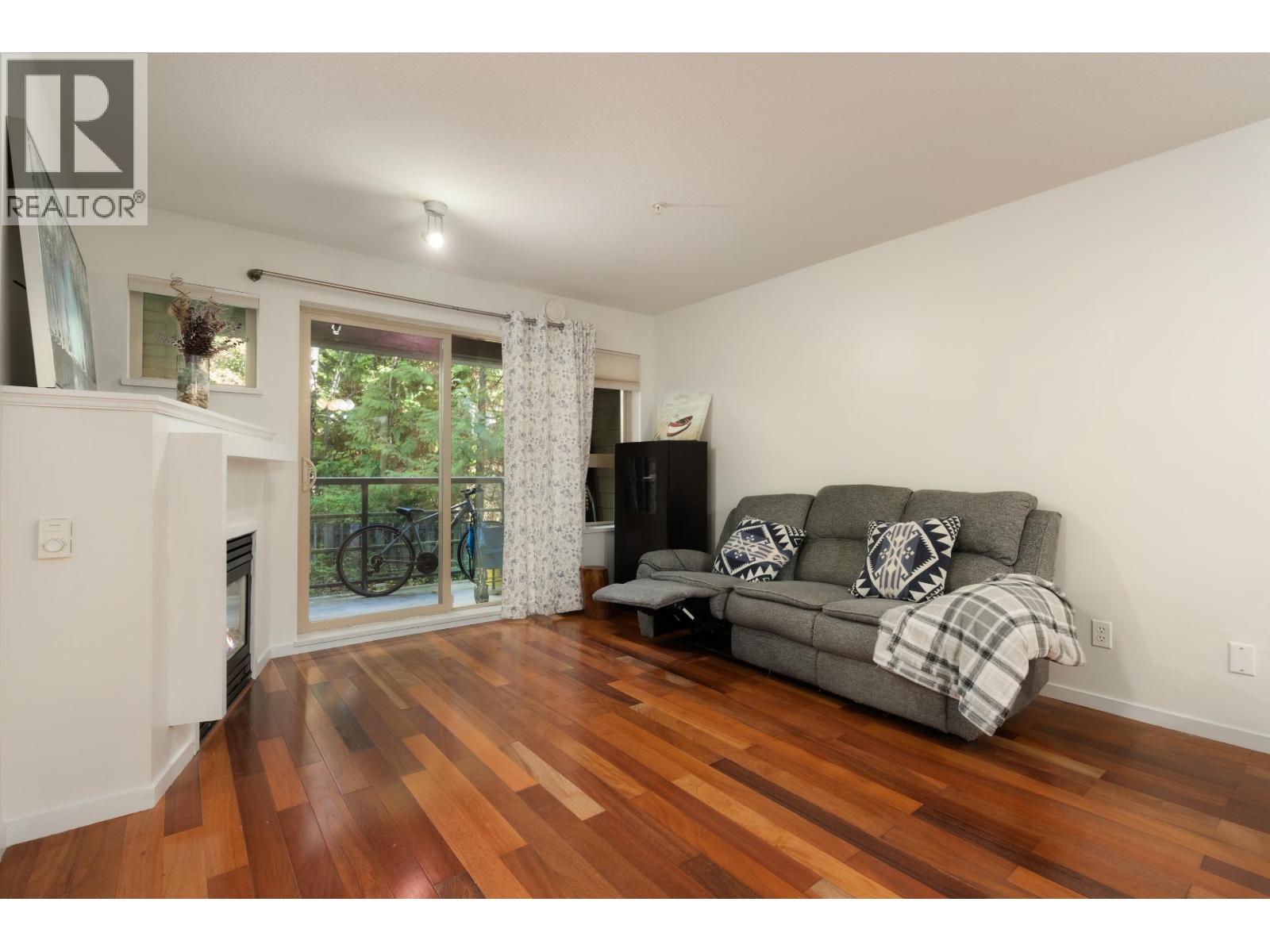 414 9319 UNIVERSITY CRESCENT