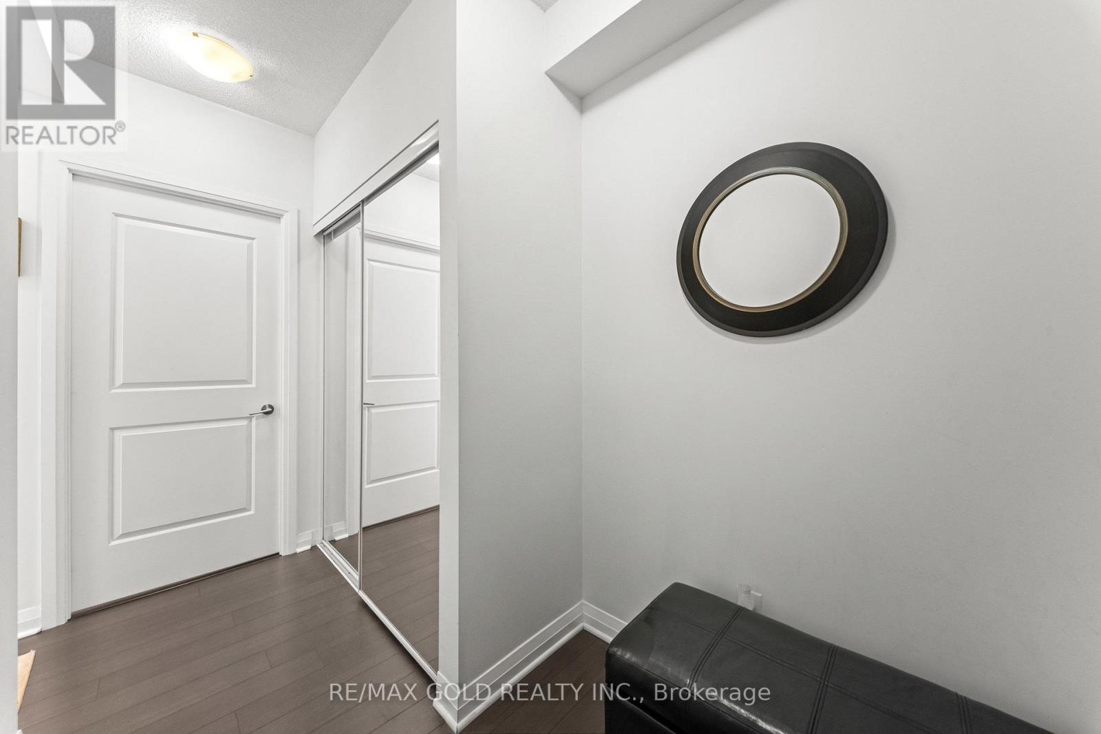 5025 Four Springs Avenue, Mississauga, Ontario  L5R 0G5 - Photo 4 - W14032370