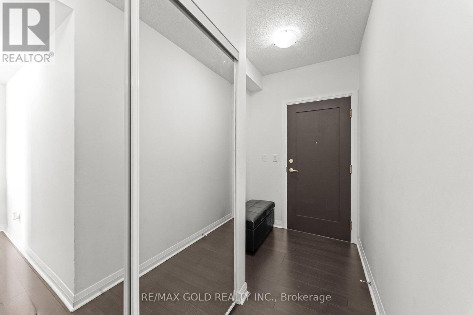 5025 Four Springs Avenue, Mississauga, Ontario  L5R 0G5 - Photo 3 - W14032370
