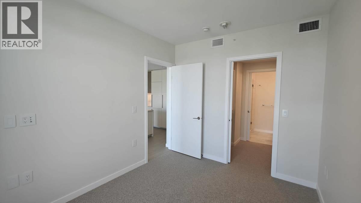 2186 Gilmore Avenue, Burnaby, British Columbia  V5C 6A7 - Photo 3 - R3175177