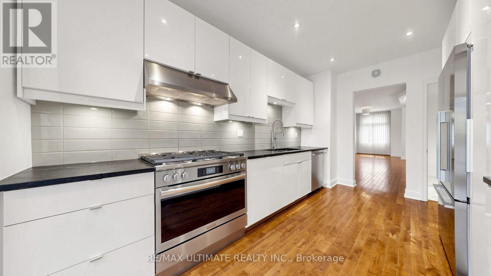 5 Collahie Street, Toronto, Ontario  M6J 1T6 - Photo 11 - C14032592