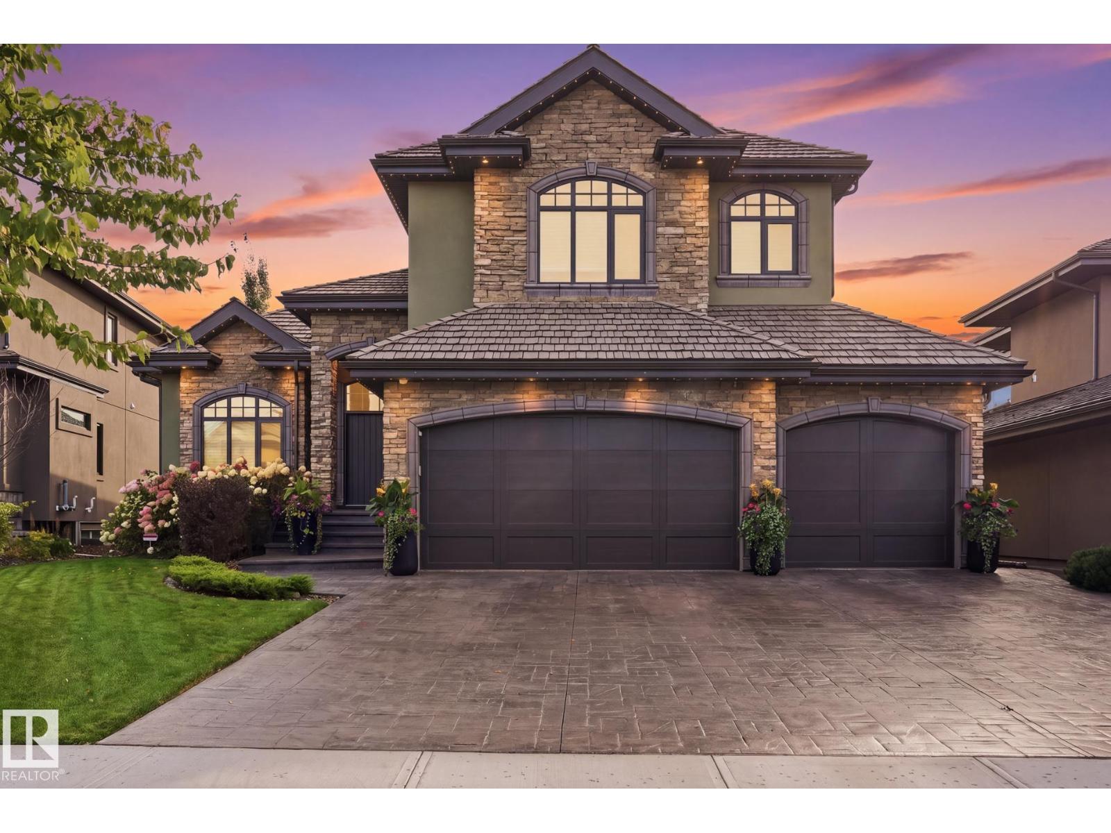 3 KINGSMEADE CR