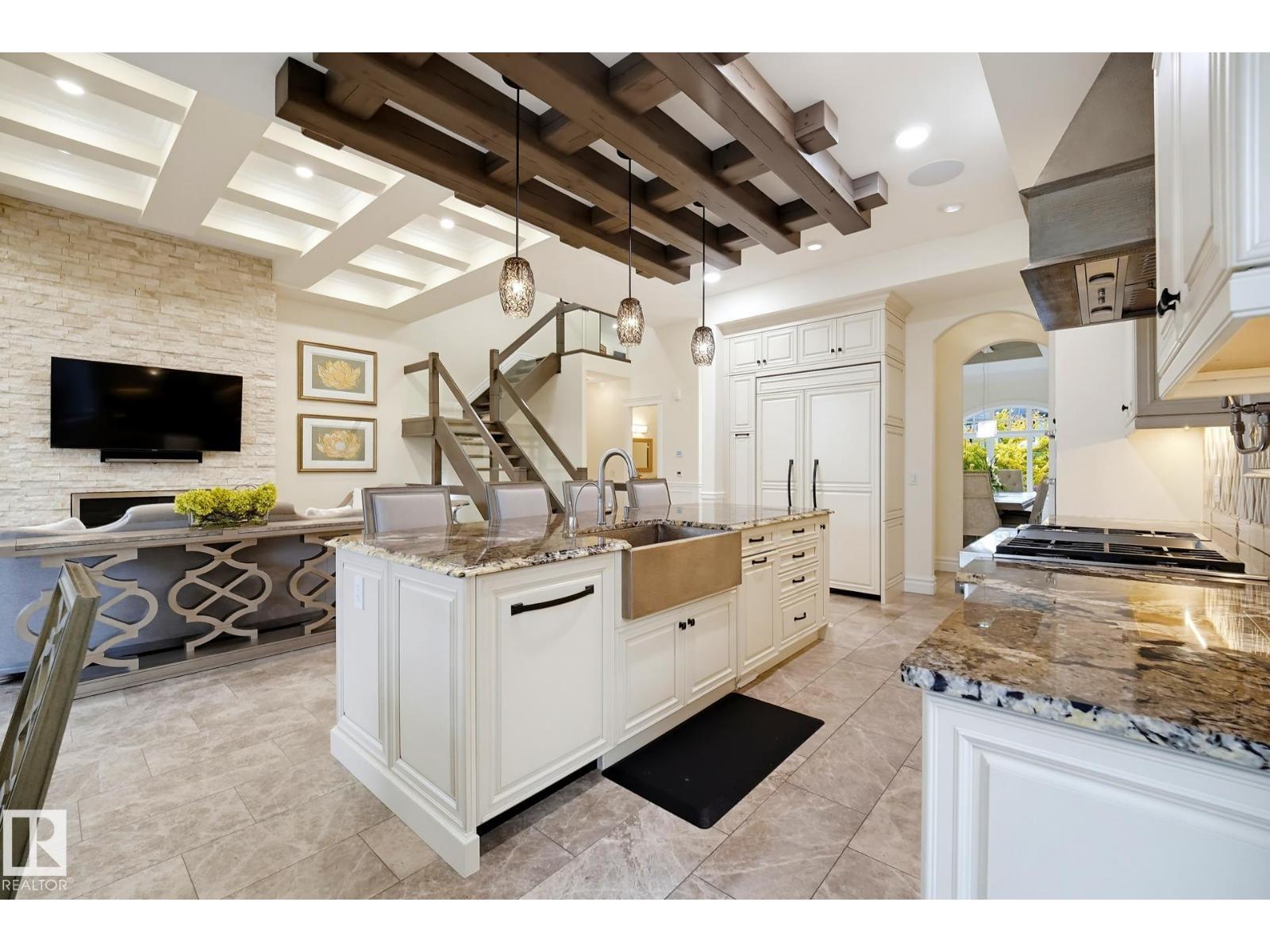 3 KINGSMEADE CR
