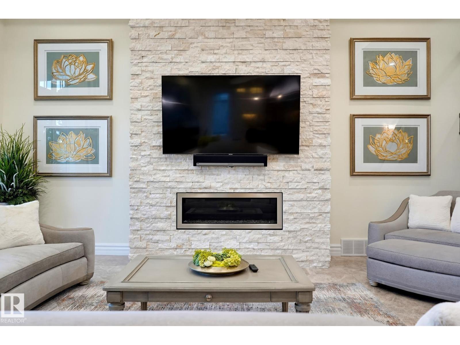 3 KINGSMEADE CR