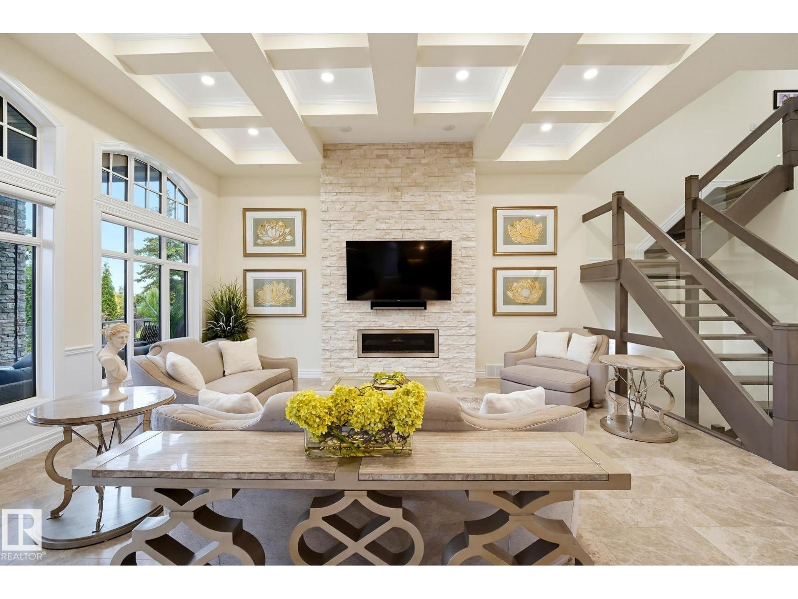 3 KINGSMEADE CR