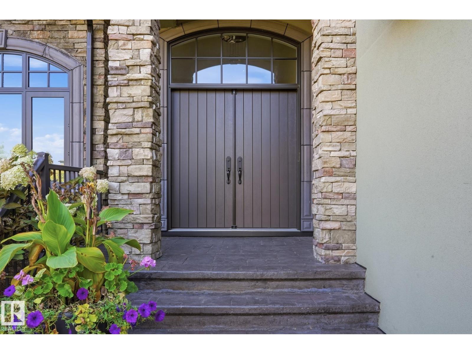 3 KINGSMEADE CR