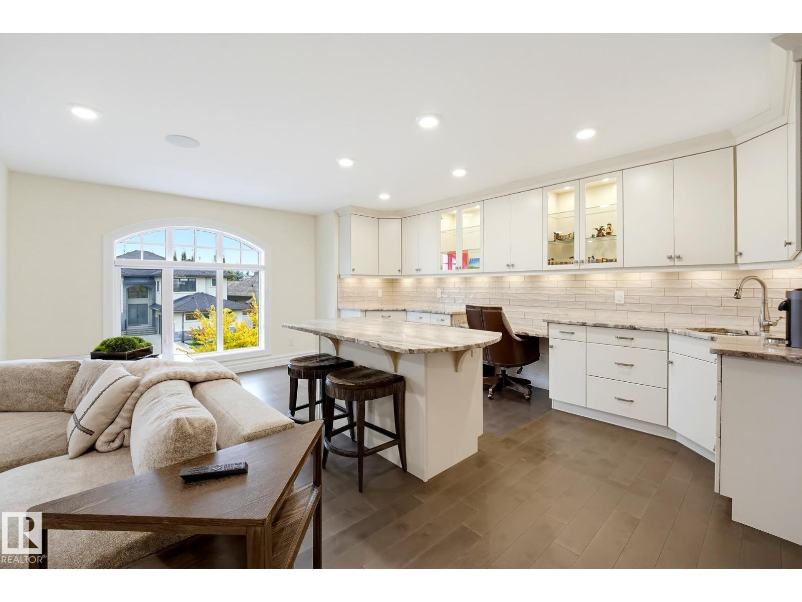 3 KINGSMEADE CR