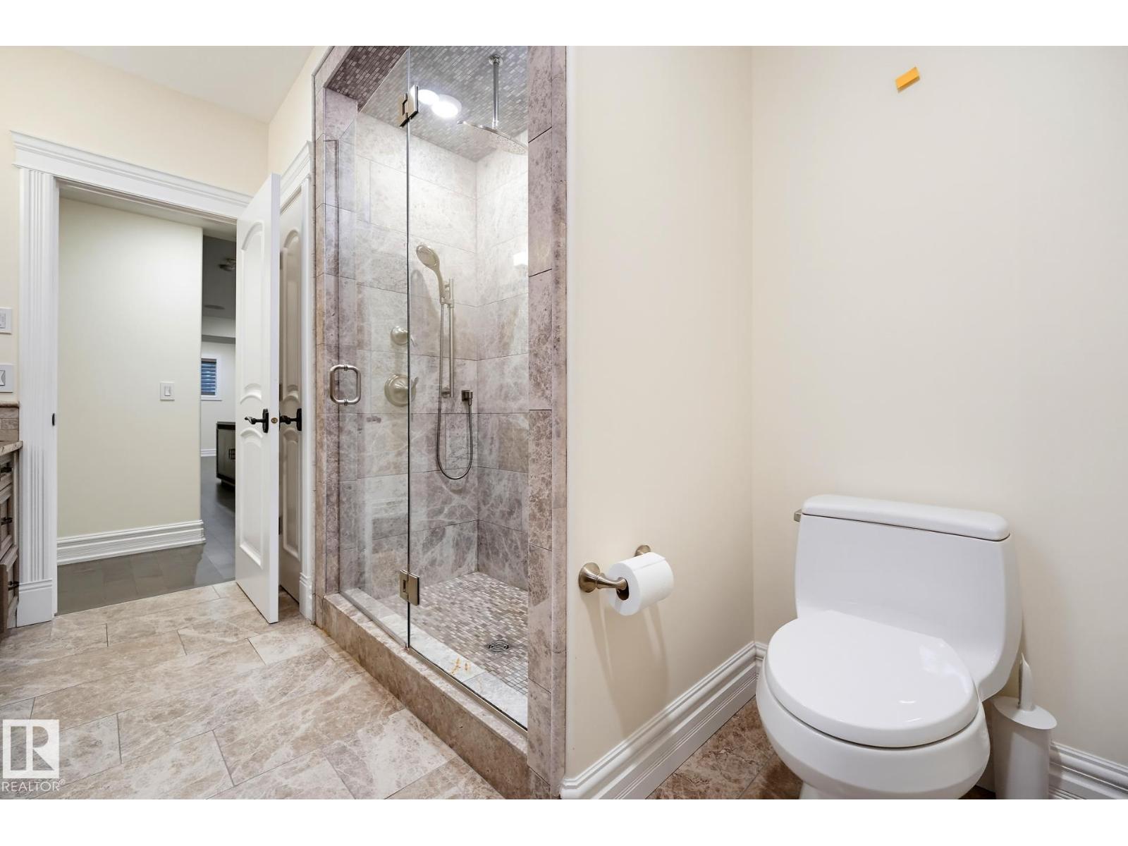 3 KINGSMEADE CR
