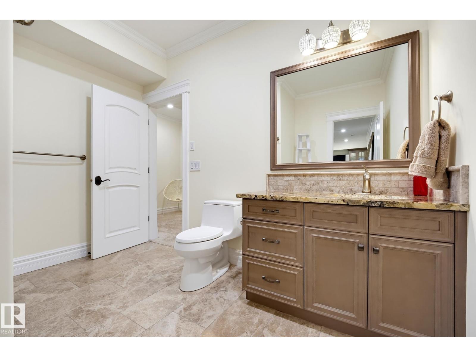 3 KINGSMEADE CR