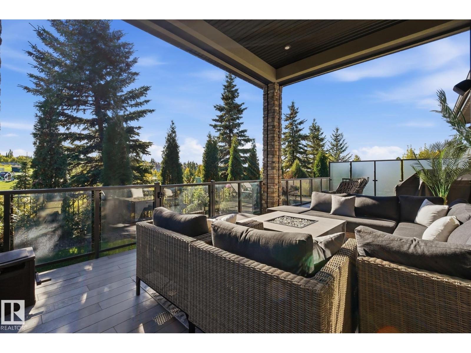 3 KINGSMEADE CR