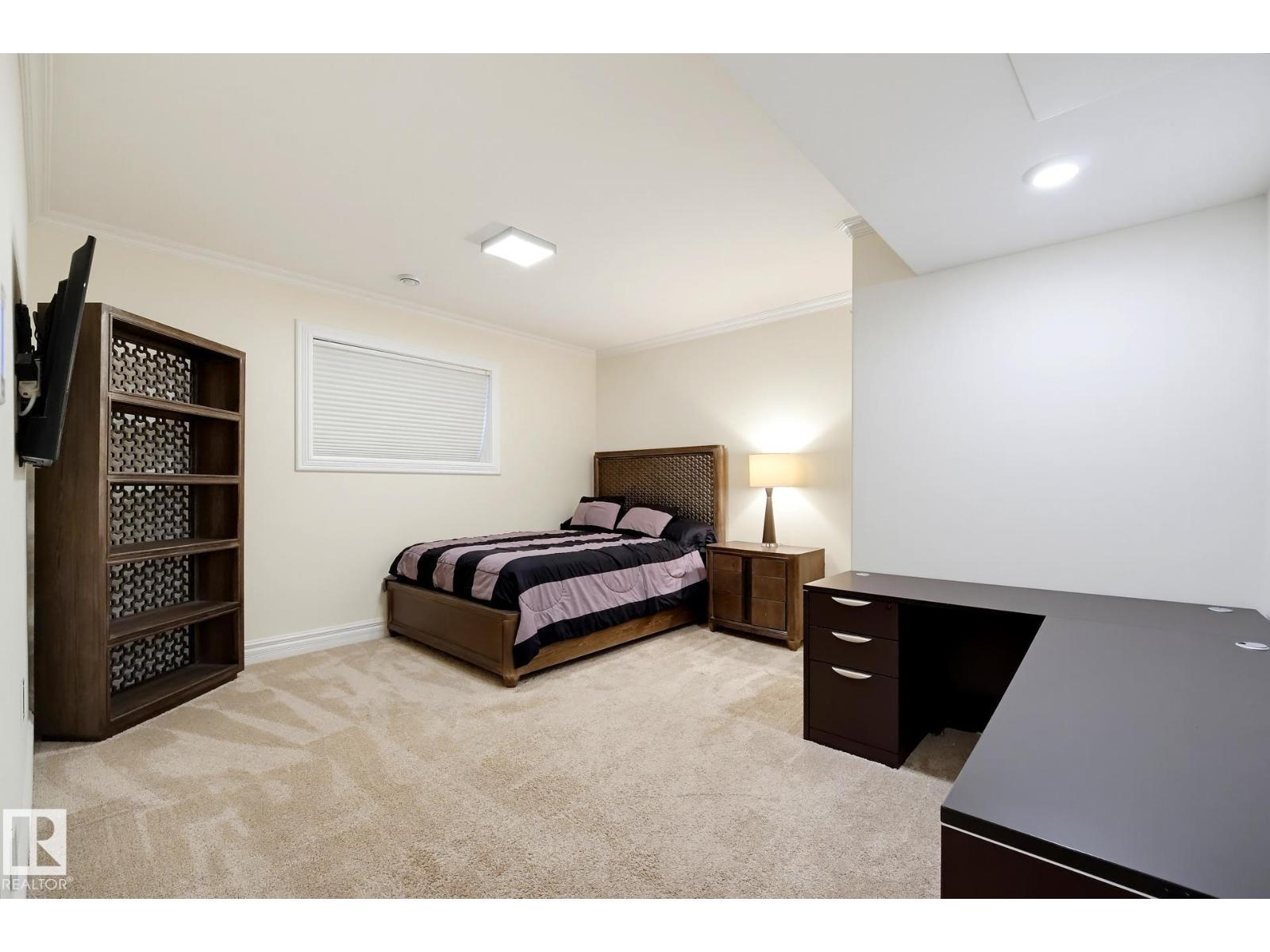 3 KINGSMEADE CR