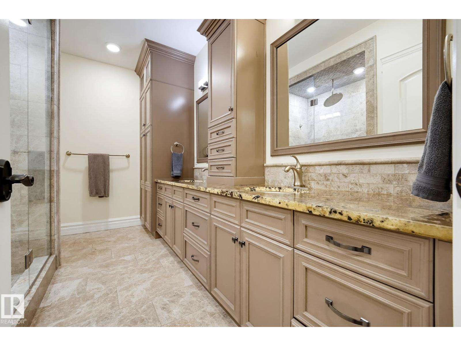 3 KINGSMEADE CR
