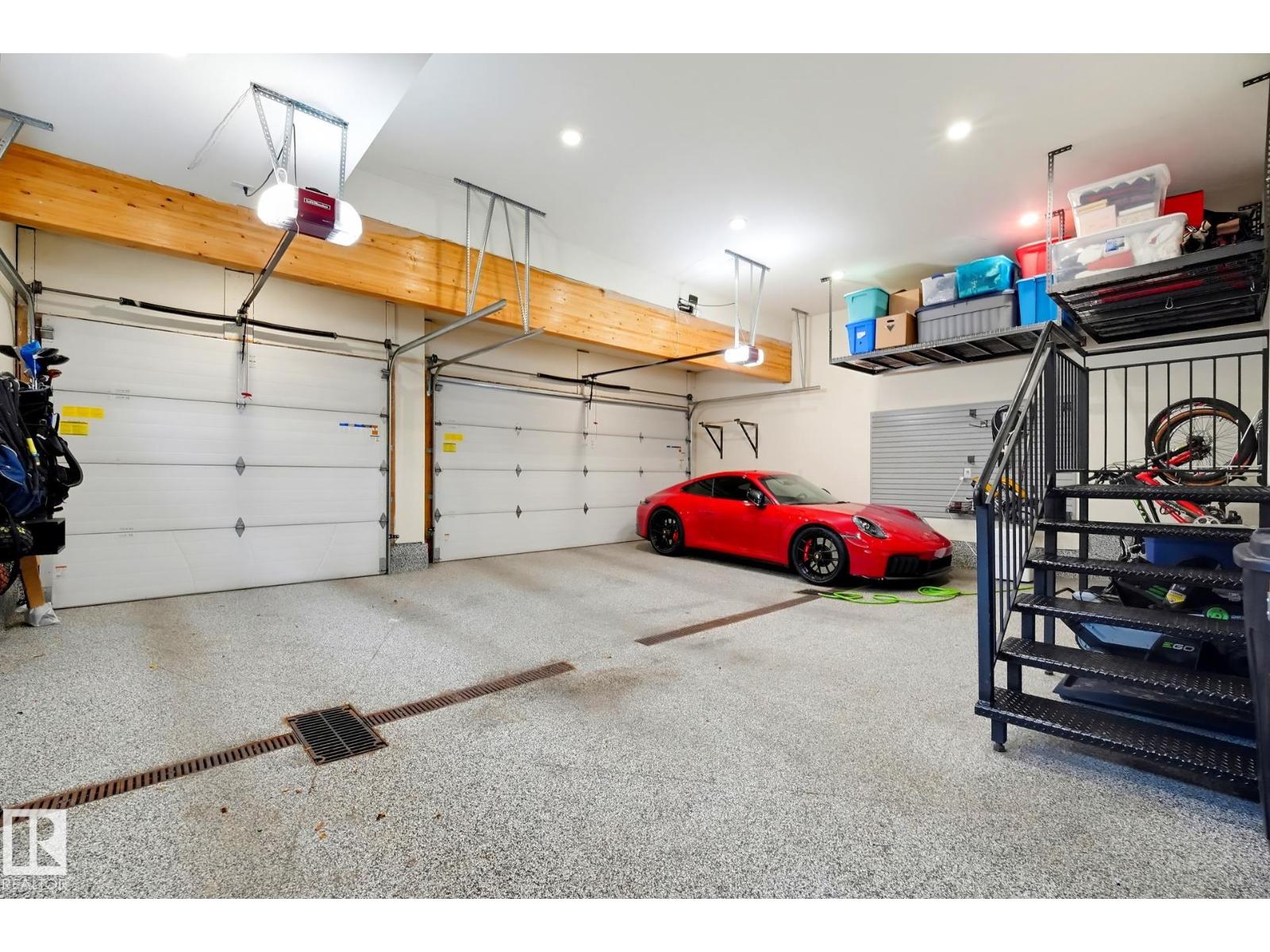 3 KINGSMEADE CR