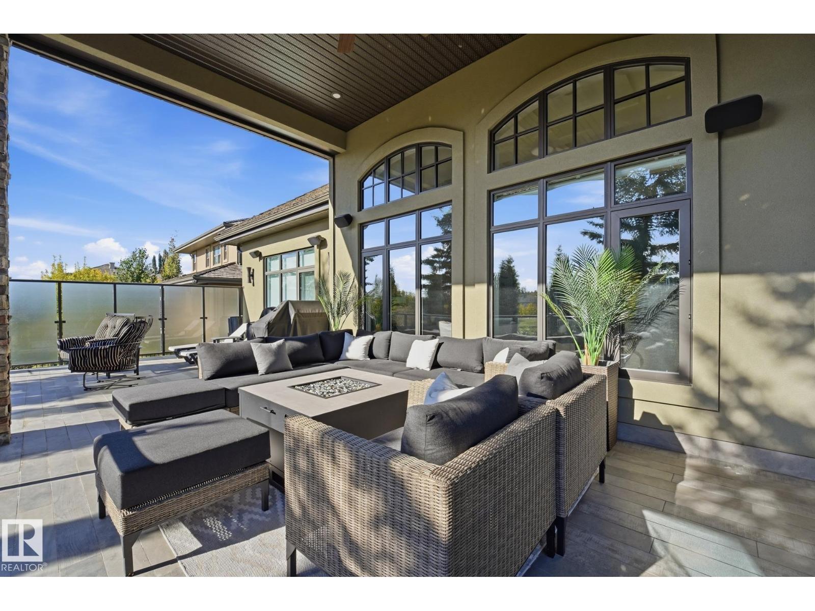 3 KINGSMEADE CR
