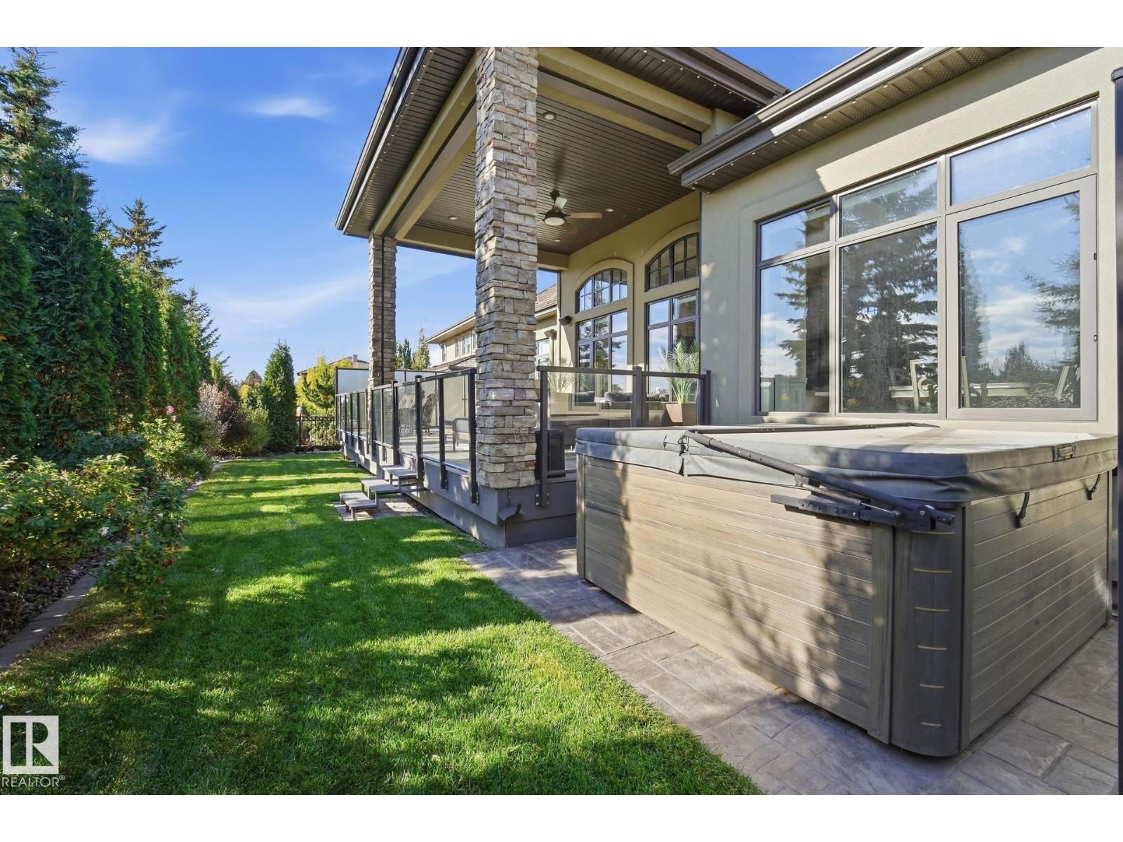 3 KINGSMEADE CR