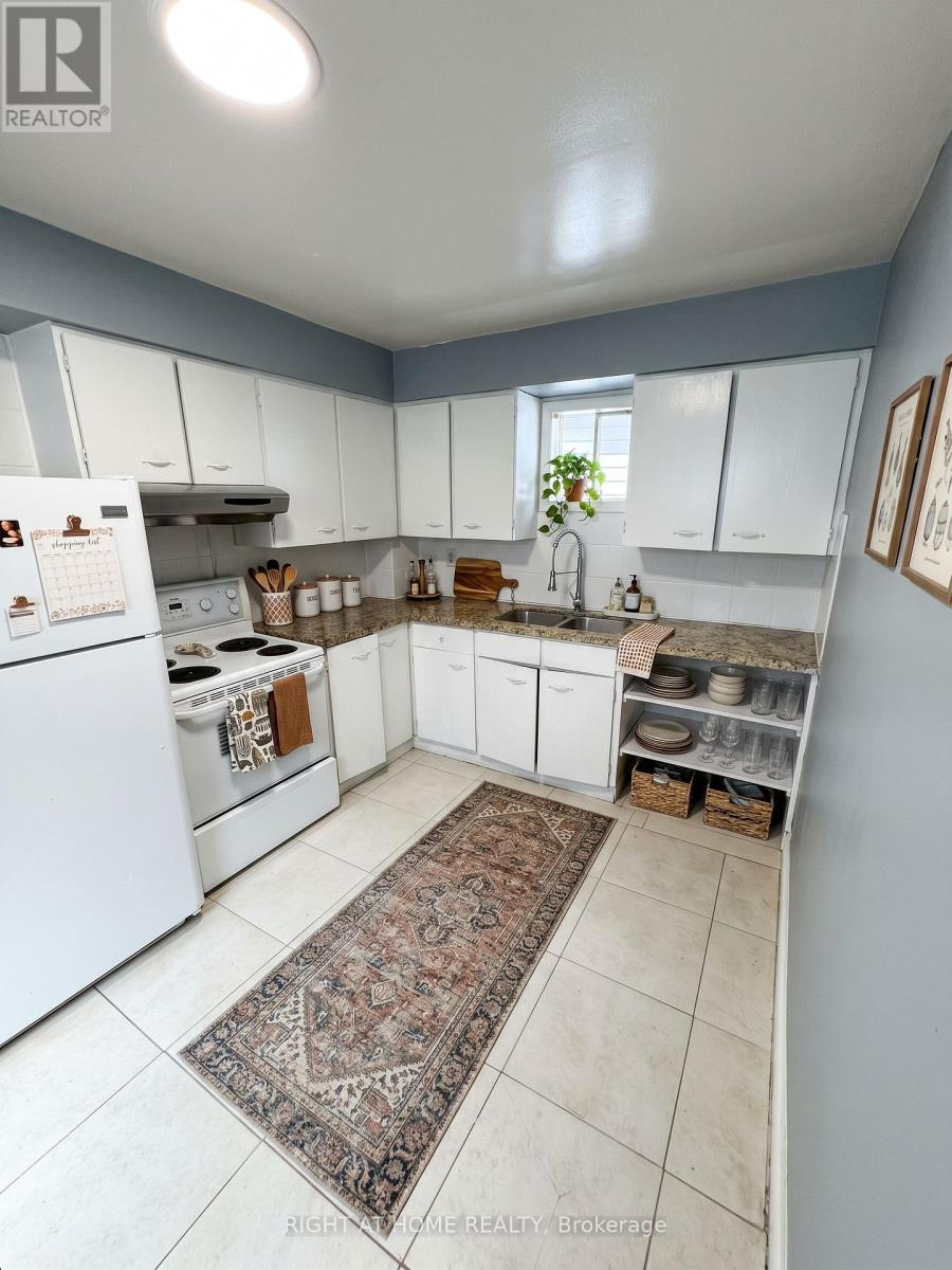 683 Mortimer Avenue, Toronto, Ontario  M4C 2K1 - Photo 11 - E14032548